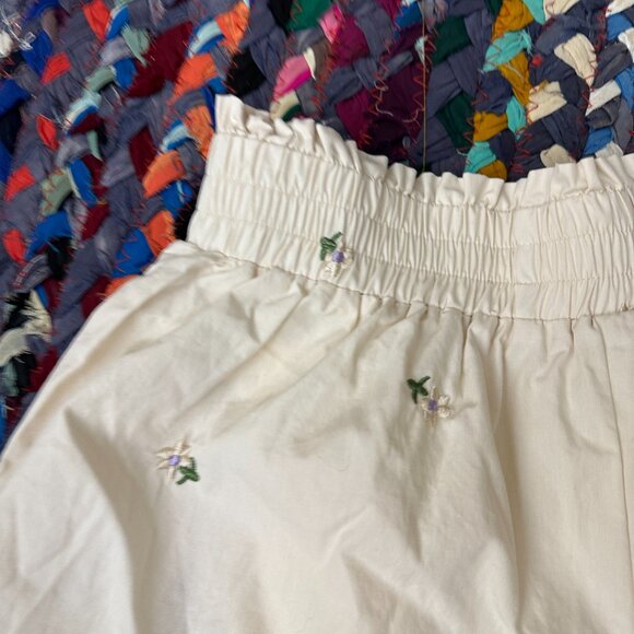 In February Pastel Yellow Floral Embroidered High Waist Shorts Womens Size Small - Picture 3 of 15